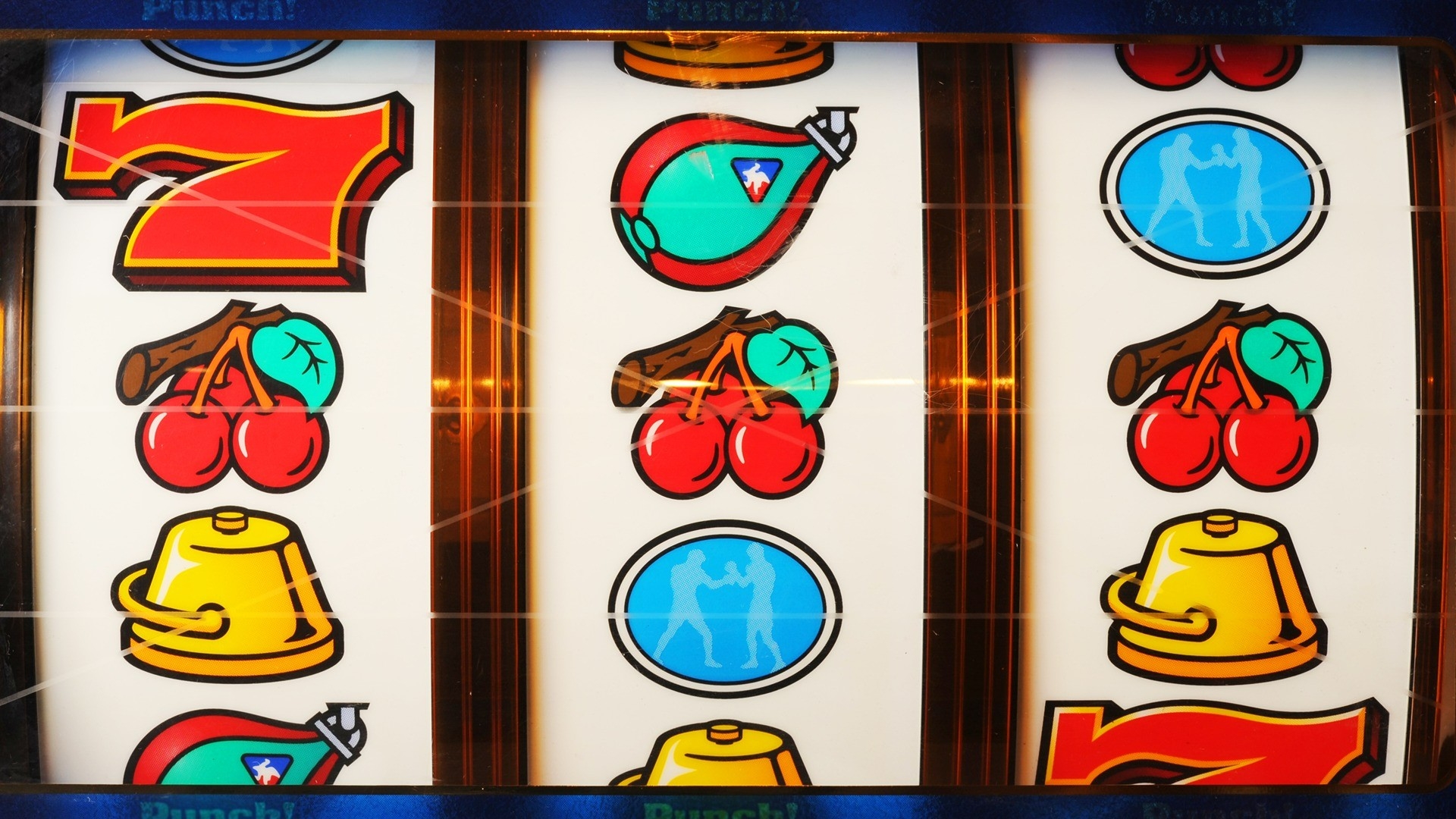 Classic slot machine symbols on 3 reels